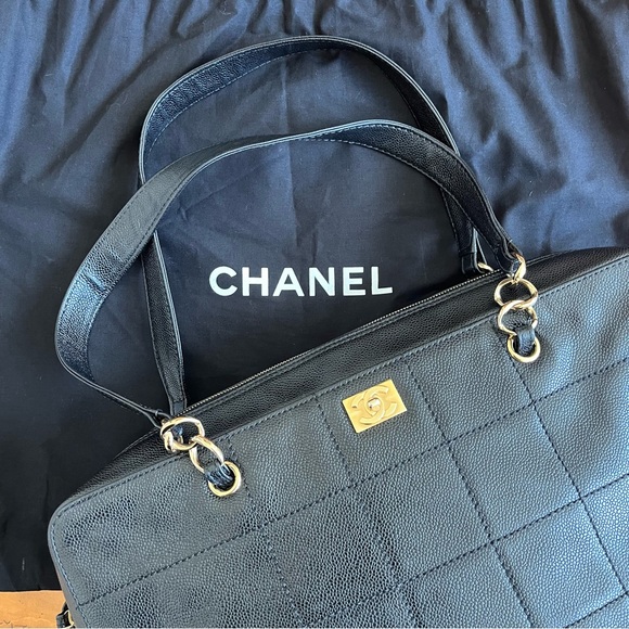 Authentic CHANEL grained calfskin shoulderbag - Picture 1 of 15